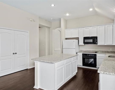 2356 Aurora Drive - Photo Thumbnail 12