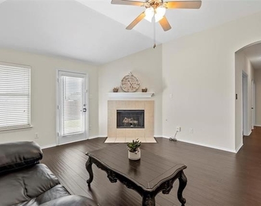 2356 Aurora Drive - Photo Thumbnail 4