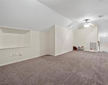 2356 Aurora Drive - Photo Thumbnail 7