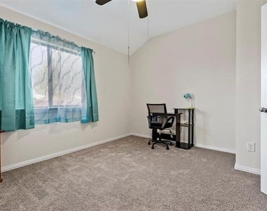 2356 Aurora Drive - Photo Thumbnail 14