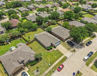 1422 Fairfield Drive - Photo Thumbnail 36