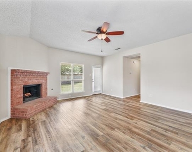 1422 Fairfield Drive - Photo Thumbnail 8