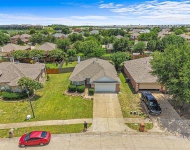 1422 Fairfield Drive - Photo Thumbnail 35