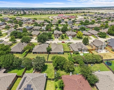 1422 Fairfield Drive - Photo Thumbnail 38