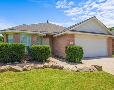 1422 Fairfield Drive - Photo Thumbnail 4