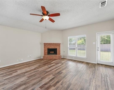 1422 Fairfield Drive - Photo Thumbnail 9