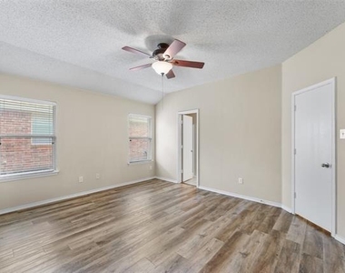 1422 Fairfield Drive - Photo Thumbnail 19