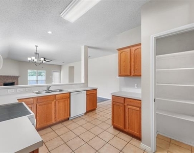 1422 Fairfield Drive - Photo Thumbnail 13