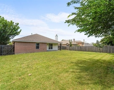 1422 Fairfield Drive - Photo Thumbnail 34