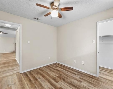 1422 Fairfield Drive - Photo Thumbnail 28