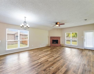 1422 Fairfield Drive - Photo Thumbnail 7