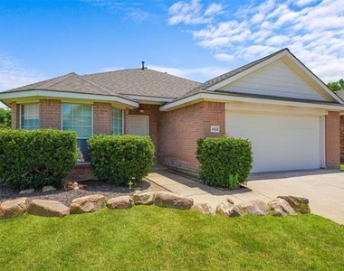 1422 Fairfield Drive - Photo Thumbnail 3