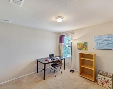 5000 Del Rey Circle - Photo Thumbnail 17