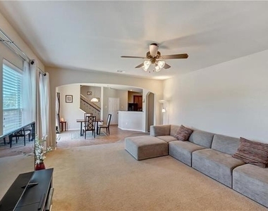 5000 Del Rey Circle - Photo Thumbnail 9