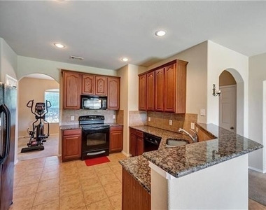 5000 Del Rey Circle - Photo Thumbnail 6