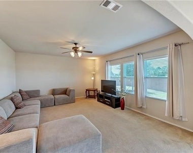 5000 Del Rey Circle - Photo Thumbnail 11
