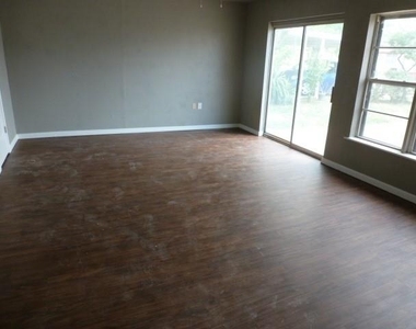 5209 Llano Street - Photo Thumbnail 3