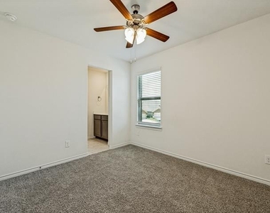1612 Ferguson Lane - Photo Thumbnail 8