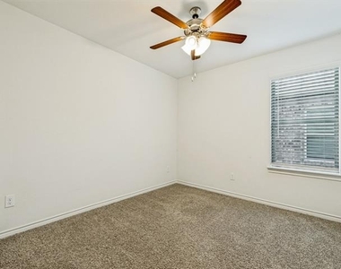 1612 Ferguson Lane - Photo Thumbnail 6