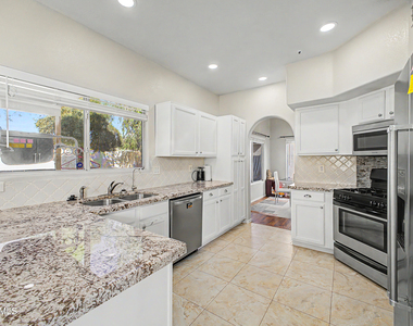 13635 N 103rd Way - Photo Thumbnail 17