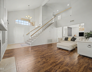 13635 N 103rd Way - Photo Thumbnail 5
