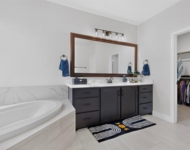 2905 Emerald Trace Drive - Photo Thumbnail 15