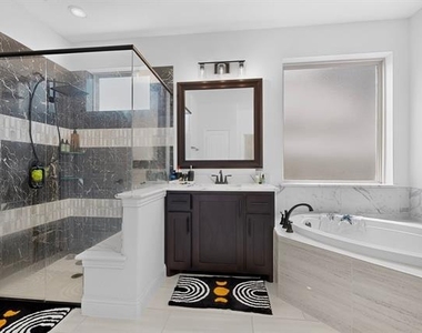 2905 Emerald Trace Drive - Photo Thumbnail 16