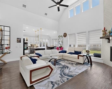 2905 Emerald Trace Drive - Photo Thumbnail 4
