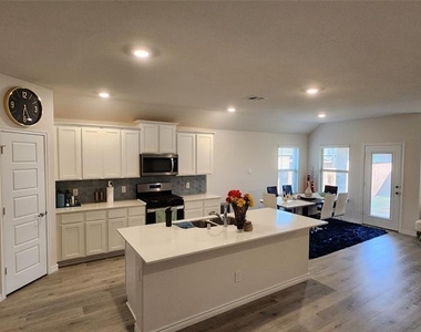 1007 Marigold Street - Photo Thumbnail 10