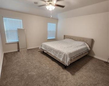 1007 Marigold Street - Photo Thumbnail 5