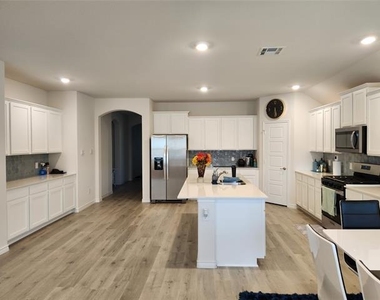 1007 Marigold Street - Photo Thumbnail 9