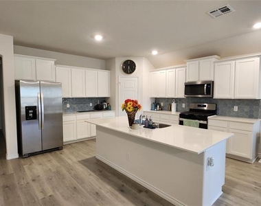 1007 Marigold Street - Photo Thumbnail 11