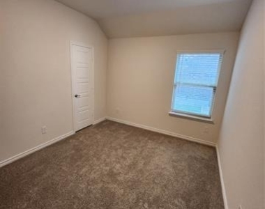 1007 Marigold Street - Photo Thumbnail 4