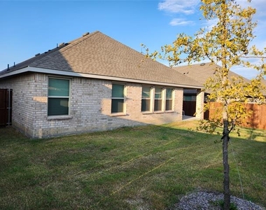 1007 Marigold Street - Photo Thumbnail 16