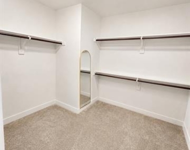 1007 Marigold Street - Photo Thumbnail 7
