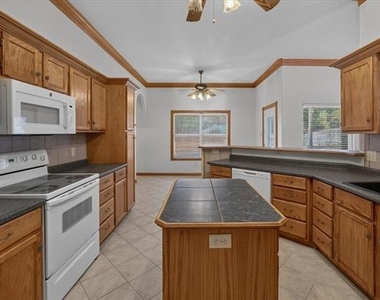 6224 Canyon Trail - Photo Thumbnail 10