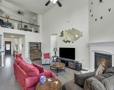 5520 Palisades Drive - Photo Thumbnail 11