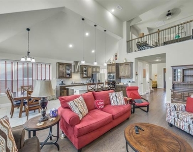 5520 Palisades Drive - Photo Thumbnail 12