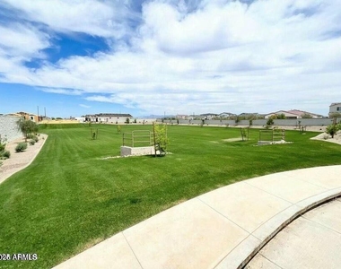 4235 W Yolanda Lane - Photo Thumbnail 15