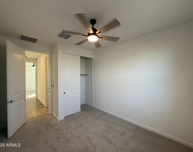 4235 W Yolanda Lane - Photo Thumbnail 8