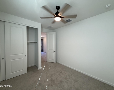 4235 W Yolanda Lane - Photo Thumbnail 10