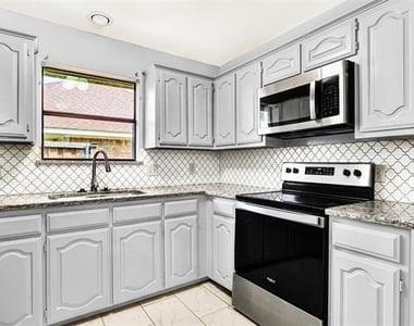 3117 Osceola Drive - Photo Thumbnail 9