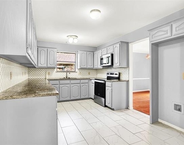 3117 Osceola Drive - Photo Thumbnail 7