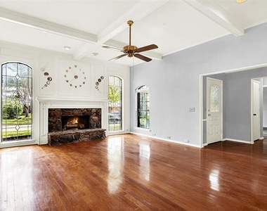 3117 Osceola Drive - Photo Thumbnail 2