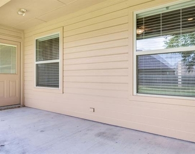 404 Highland Drive - Photo Thumbnail 8