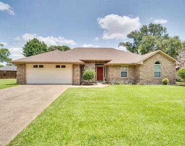 404 Highland Drive - Photo Thumbnail 4