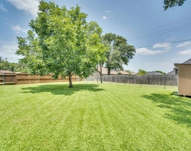 404 Highland Drive - Photo Thumbnail 5