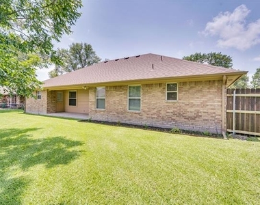 404 Highland Drive - Photo Thumbnail 7