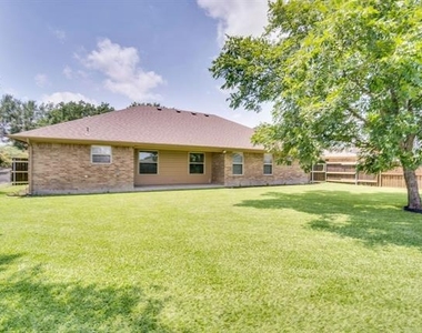 404 Highland Drive - Photo Thumbnail 6