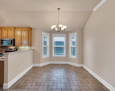 404 Highland Drive - Photo Thumbnail 13